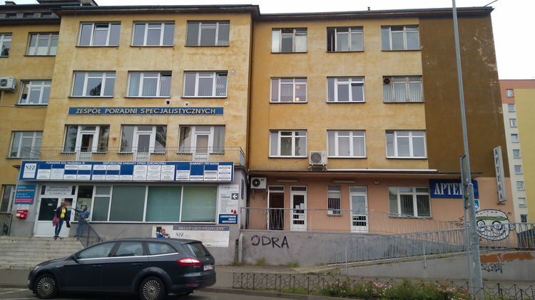 Budynek przychodni specjalistycznych w Wodzisławiu czeka remont. Zobaczcie w jakim jest stanie, Tomasz Raudner